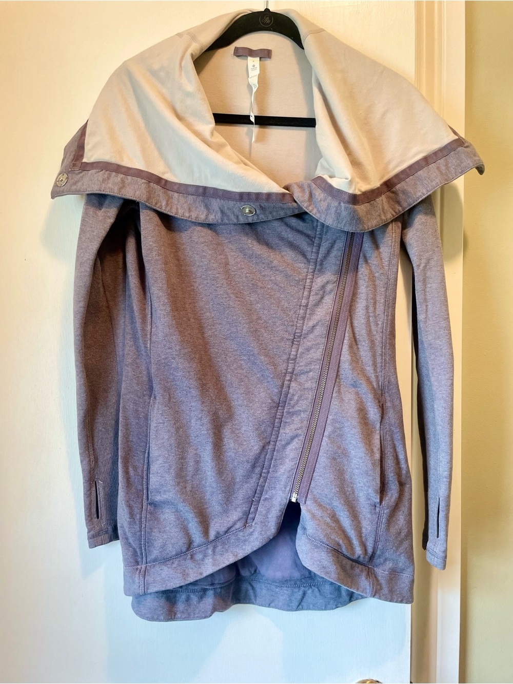 Lululemon Method Wrap active yoga jacket, Size 4